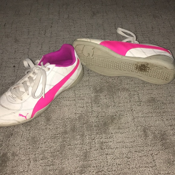 PINK AND WHITE PUMAS - Picture 2 of 3